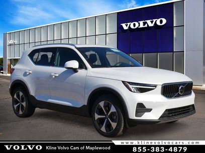 New 2025 Volvo XC40 B5 Core w/ Climate Package
