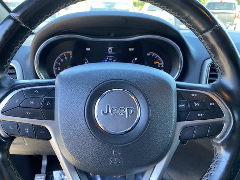Used 2021 Jeep Grand Cherokee Laredo AWD/4WD image 14