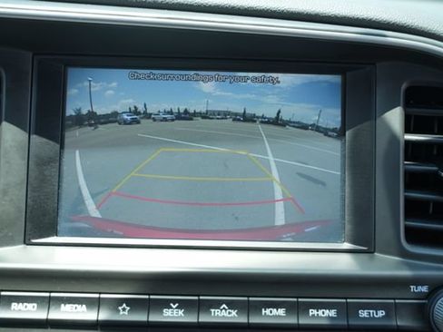 Used 2020 Hyundai Elantra SEL FWD image 25
