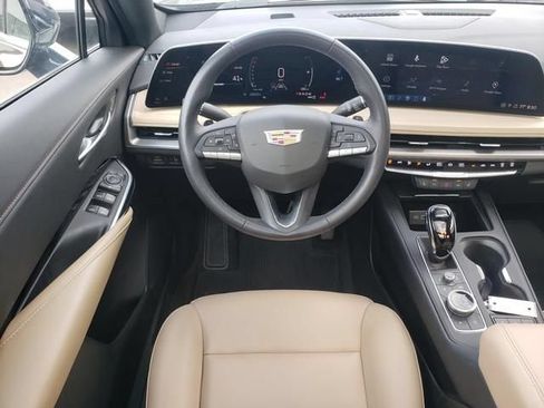 Used 2024 Cadillac XT4 Luxury w/ Cold Weather Package AWD/4WD image 16
