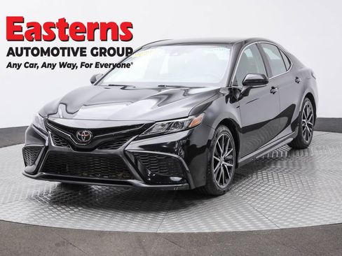 Used 2023 Toyota Camry SE image 1