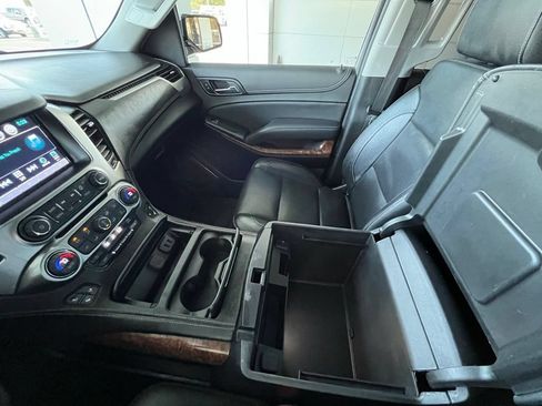 Used 2020 Chevrolet Suburban Premier AWD/4WD image 24