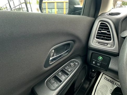 Used 2016 Honda HR-V LX image 17