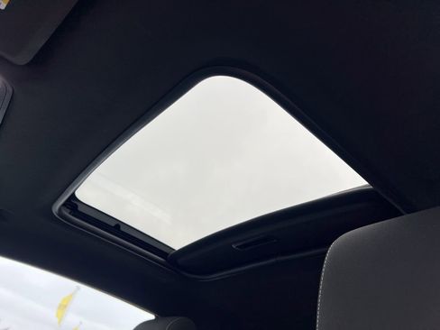 Used 2023 Chevrolet Camaro LT image 10