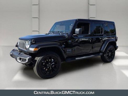 Used 2025 Jeep Wrangler Sahara image 1