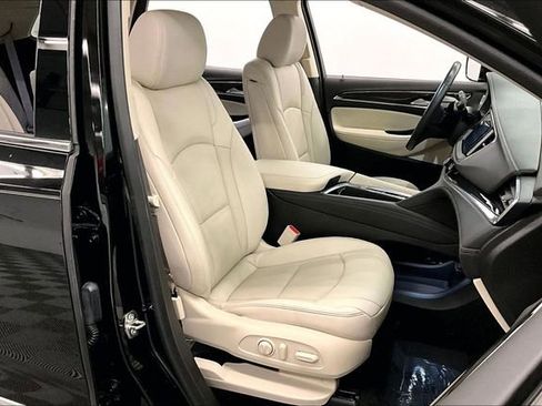 Used 2023 Buick Enclave Essence image 8