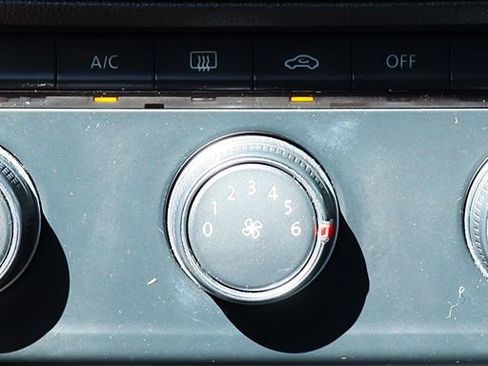 Used 2019 Volkswagen Jetta SE image 45