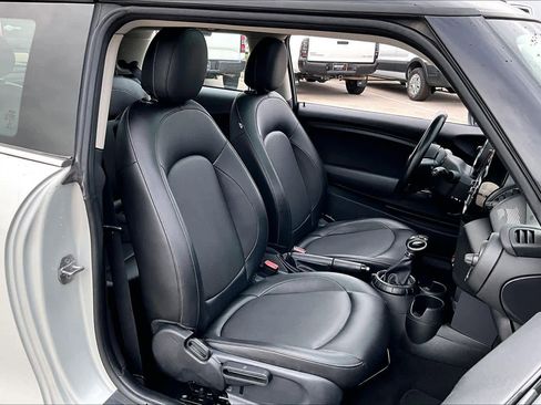 Used 2015 MINI Cooper 2-Door Hardtop image 9