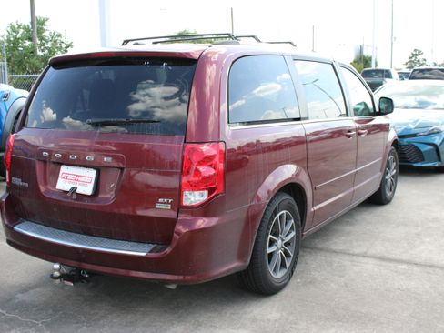 Used 2017 Dodge Grand Caravan SXT FWD image 11