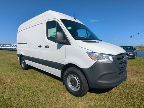 Used 2025 Mercedes-Benz Sprinter 2500 image 1