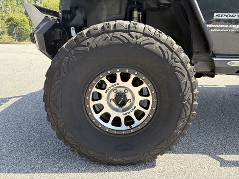 Used 2018 Jeep Wrangler Unlimited Sport S AWD/4WD image 13