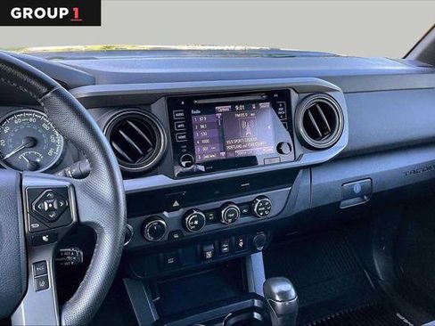 Certified 2019 Toyota Tacoma TRD Off-Road AWD/4WD image 7