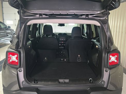 Used 2017 Jeep Renegade Latitude w/ Popular Equipment Group AWD/4WD image 10