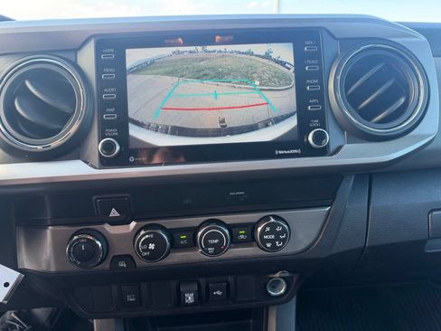 Used 2020 Toyota Tacoma SR5 AWD/4WD image 16
