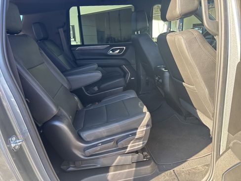 Used 2022 Chevrolet Suburban Z71 image 14