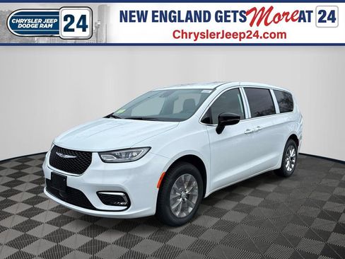 New 2026 Chrysler Pacifica Select image 1