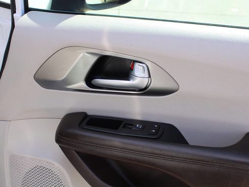 Used 2017 Chrysler Pacifica Touring Plus w/ Tire & Wheel Group image 66