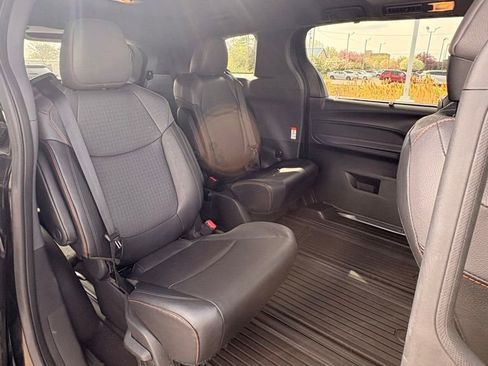Used 2023 Toyota Sienna XSE AWD/4WD image 16