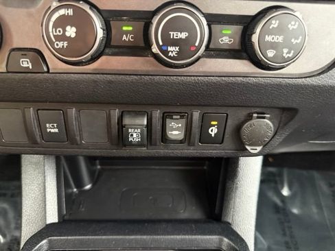 Used 2019 Toyota Tacoma TRD Off-Road AWD/4WD image 35