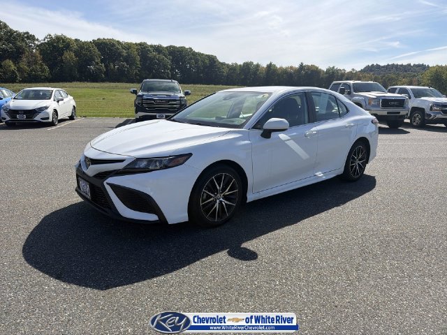 Used 2024 Toyota Camry SE w/ Cold Weather Package AWD/4WD image 1