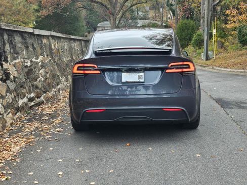 Used 2022 Tesla Model X image 11