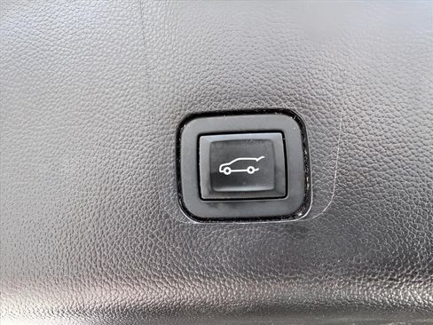 Used 2019 Chevrolet Traverse LT FWD image 13