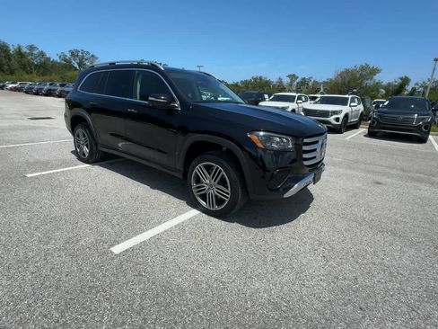 Used 2024 Mercedes-Benz GLS 450 4MATIC image 9