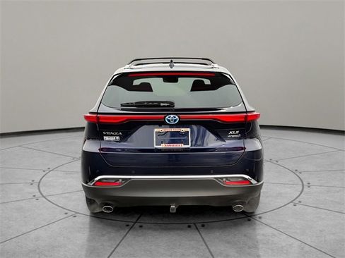 Used 2022 Toyota Venza XLE image 5