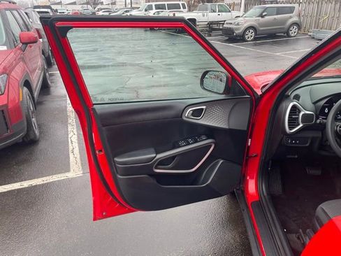 Used 2023 Kia Soul LX w/ LX Technology Package image 13