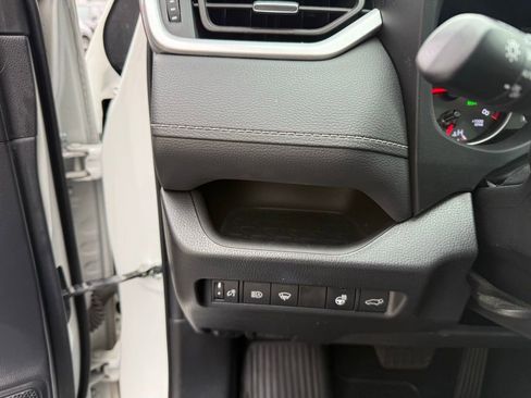 Used 2022 Toyota RAV4 XLE Premium image 14