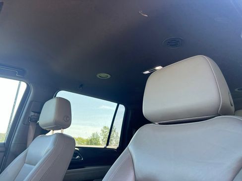 Used 2021 Chevrolet Suburban LT RWD image 19