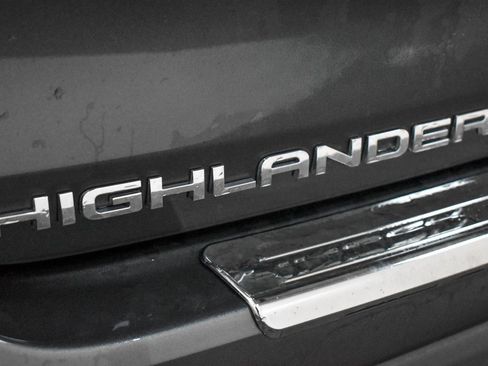 Used 2022 Toyota Highlander XLE image 10