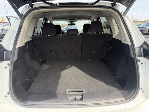 Used 2024 Nissan Rogue SV image 20