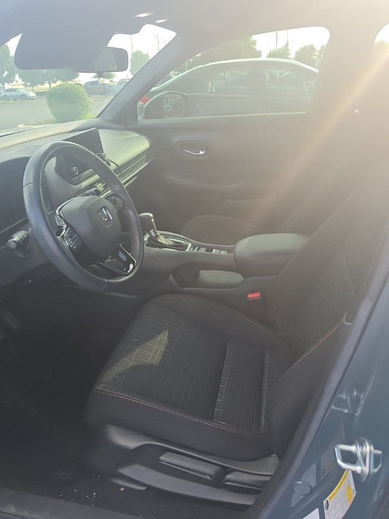 Used 2025 Honda HR-V Sport image 9