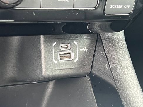 Used 2025 Jeep Compass Latitude w/ Convenience Group AWD/4WD image 29