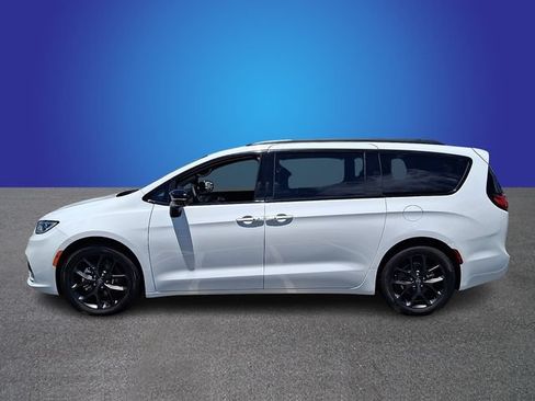 Used 2025 Chrysler Pacifica Limited FWD image 7