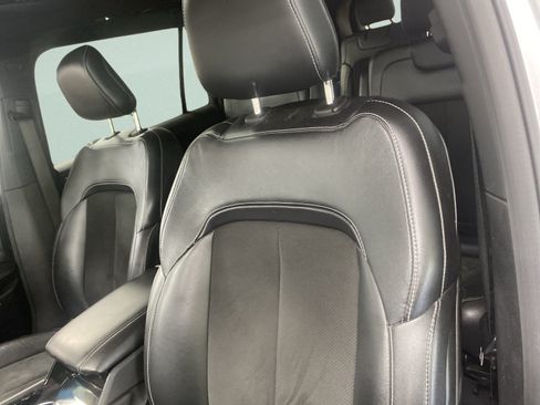 Used 2023 Jeep Grand Cherokee L Laredo AWD/4WD image 15