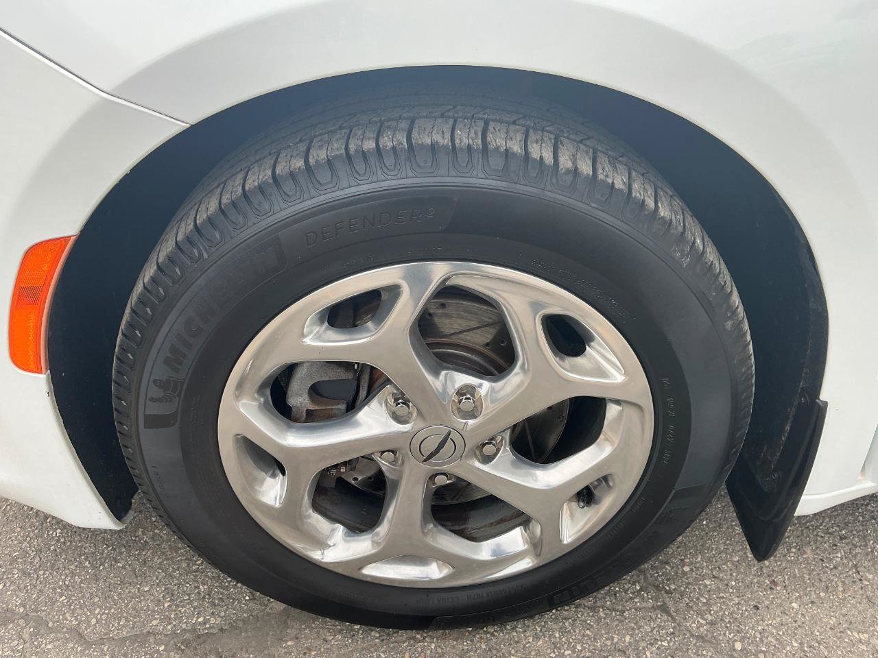 Used 2018 Chrysler Pacifica Limited FWD image 27