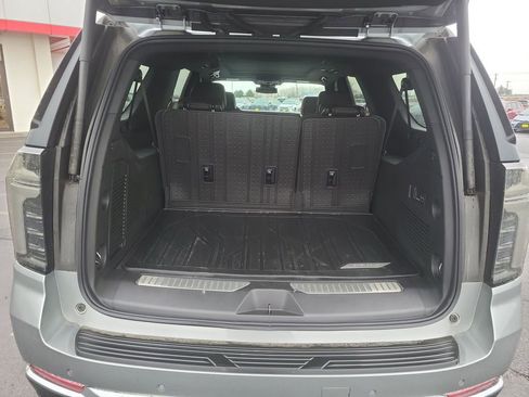 New 2025 Chevrolet Suburban Premier image 23