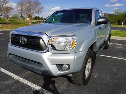Used 2012 Toyota Tacoma PreRunner w/ SR5 Pkg image 4