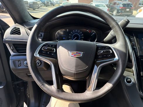 Used 2020 Cadillac Escalade ESV Platinum image 18