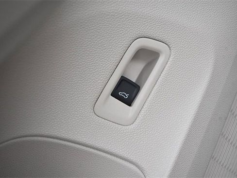 New 2026 Volkswagen Atlas SEL image 9