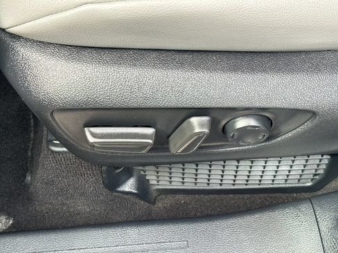 Used 2025 Toyota Sienna XLE w/ XLE Plus Package AWD/4WD image 51