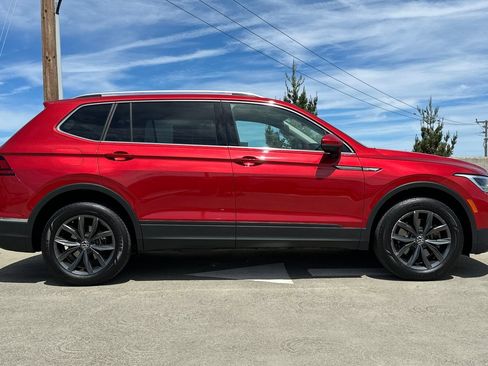 Used 2023 Volkswagen Tiguan SE FWD image 3