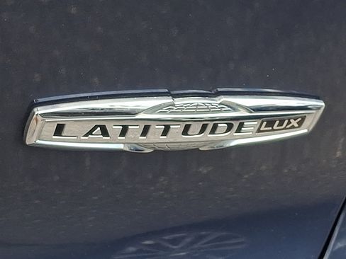 Used 2021 Jeep Cherokee Latitude Lux w/ Comfort/Convenience Group AWD/4WD image 31