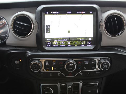 Used 2023 Jeep Wrangler Unlimited Sahara image 16