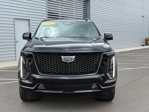 Used 2025 Cadillac Escalade Sport Platinum w/ LPO, ONYX Package AWD/4WD image 2