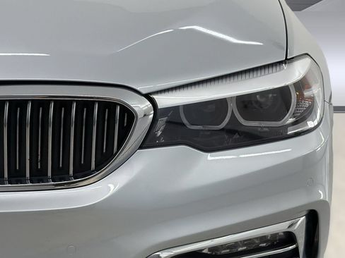 Used 2018 BMW 530i xDrive AWD/4WD image 12