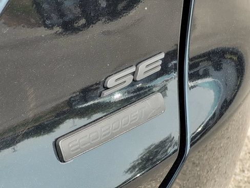 Used 2018 Ford Fusion SE w/ Equipment Group 201A FWD image 9