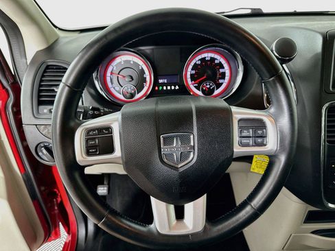 Used 2014 Dodge Grand Caravan SE w/ Quick Order Package 29E SE FWD image 17